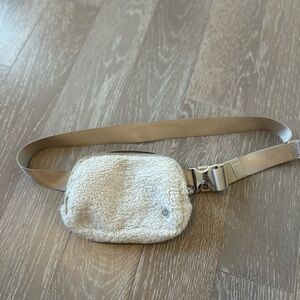 Lululemon Sherpa Belt Bag